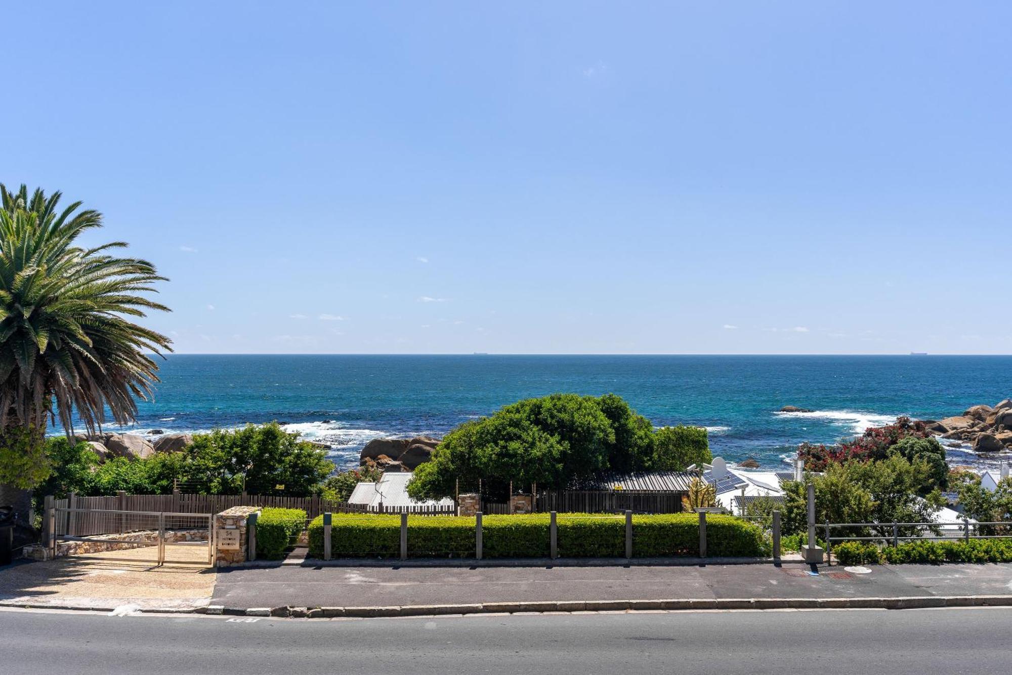 Sunset Cove - With Spectacular Sea Views Appartement Kaapstad